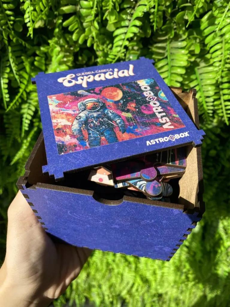 Caixa em MDF cortada a laser com quebra-cabeça espacial personalizado da Astro Box