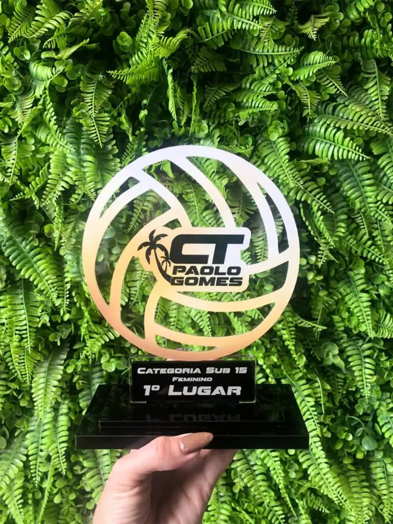 Troféu recortado a laser em formato de bola de vôlei para o CT Paolo Gomes